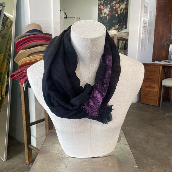 813 Ottotredici Gothic Architecture Print Scarf